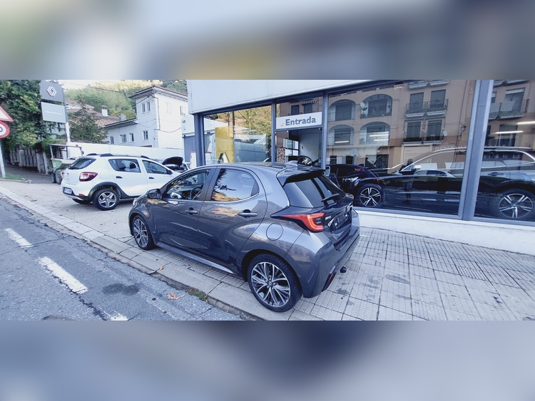 Toyota Yaris 116 cv hyb foto 3